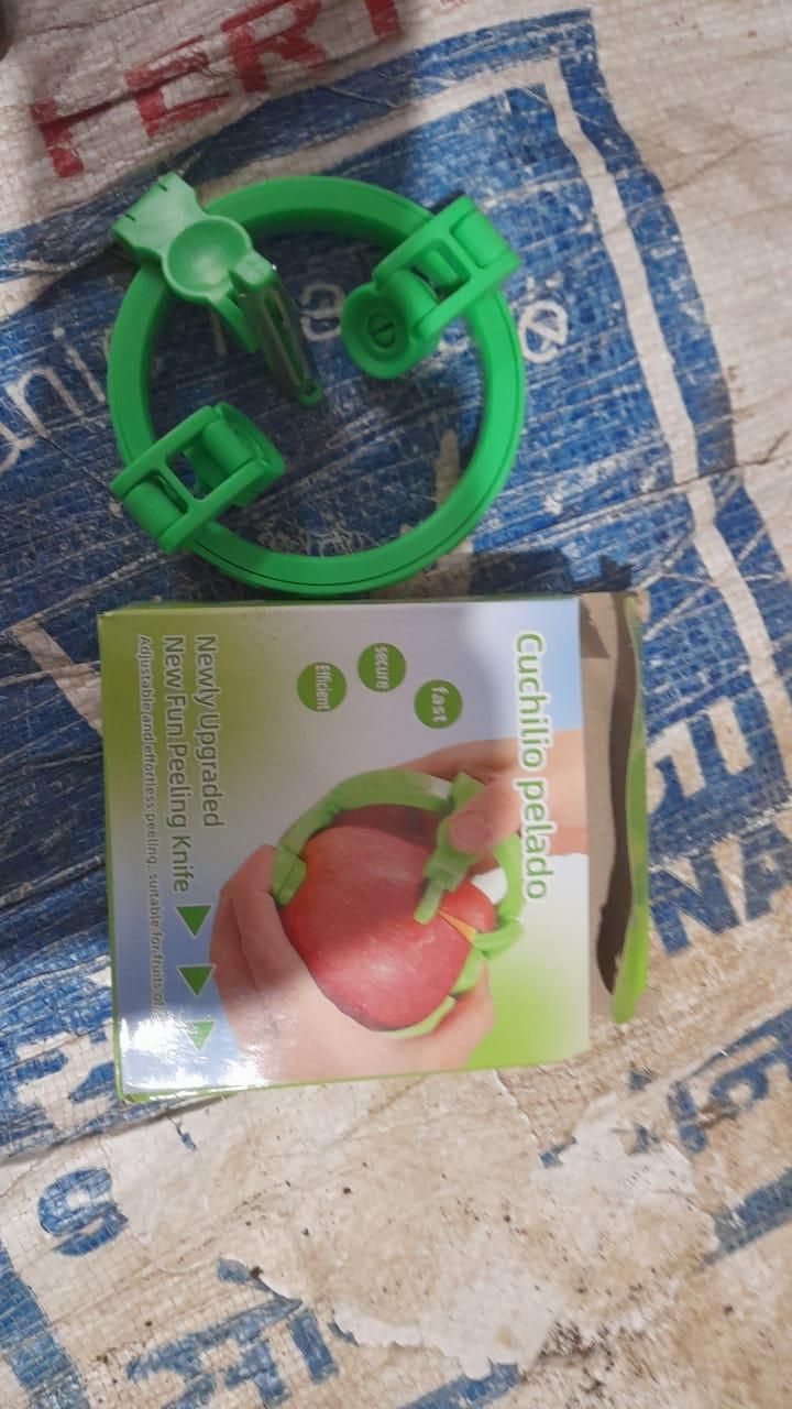 Portable Handheld Apple Peeler